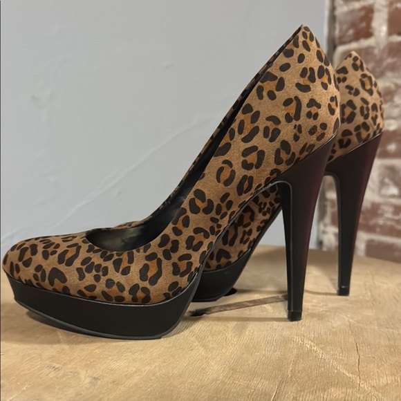 G by Guess‎ Leopard Print Heels - Picture 2 of 3